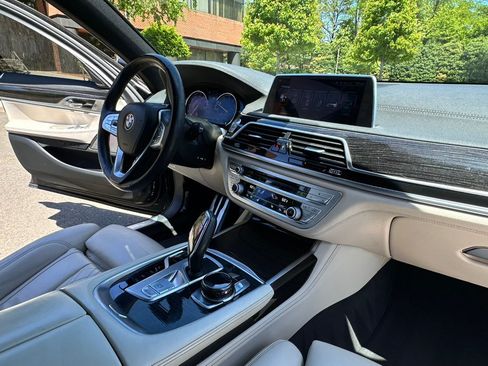 Used 2016 BMW 750i xDrive AWD/4WD image 26