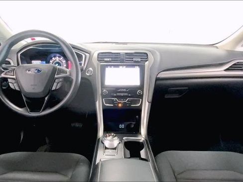 Used 2019 Ford Fusion SE FWD image 9