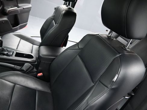 Used 2020 Toyota Tacoma TRD Sport image 9