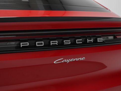 Certified 2024 Porsche Cayenne Coupe AWD/4WD image 17