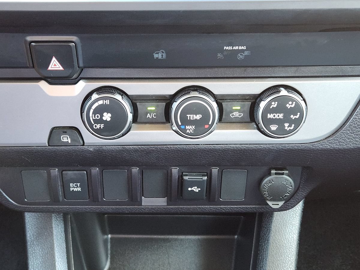 Used 2022 Toyota Tacoma SR w/ SR Convenience Package RWD image 38