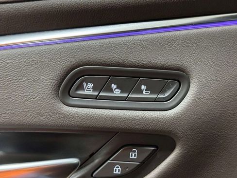 Used 2021 Cadillac Escalade Premium Luxury image 21