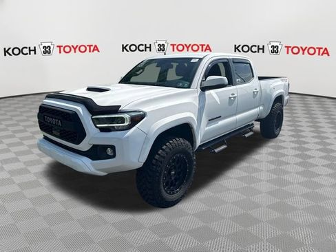 Used 2020 Toyota Tacoma TRD Sport w/ Technology Package AWD/4WD image 3