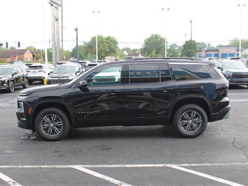 New 2026 Chevrolet Traverse LT w/ Driver Confidence Package AWD/4WD image 6