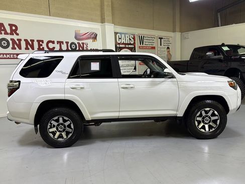 Used 2021 Toyota 4Runner TRD Off-Road Premium w/ Moonroof Package AWD/4WD image 9