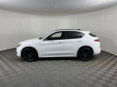 Used 2023 Alfa Romeo Stelvio Veloce image 4