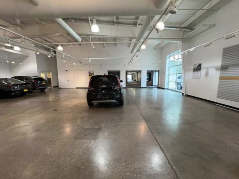 Used 2025 Kia Soul LX w/ LX Technology Package FWD image 15