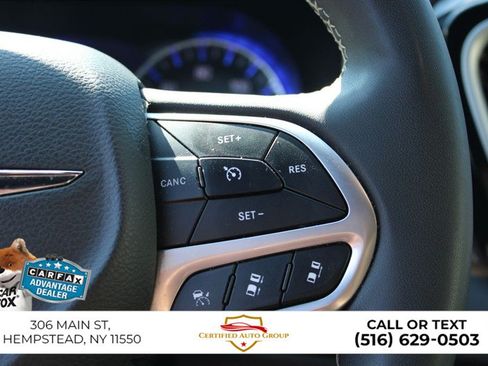 Used 2025 Chrysler Pacifica Select FWD image 14