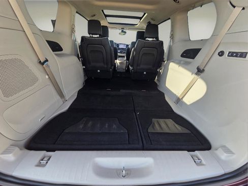 Used 2022 Chrysler Pacifica Limited image 22