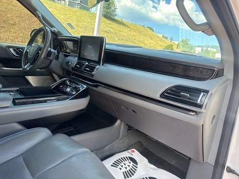 Used 2018 Lincoln Navigator Reserve w/ Technology Package AWD/4WD image 32