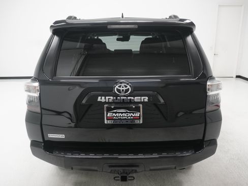 Used 2024 Toyota 4Runner SR5 AWD/4WD image 4