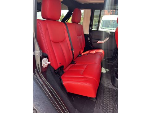 Used 2015 Jeep Wrangler Unlimited Sahara w/ Connectivity Group AWD/4WD image 14