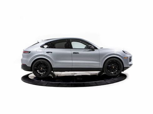 Used 2025 Porsche Cayenne S AWD/4WD image 8