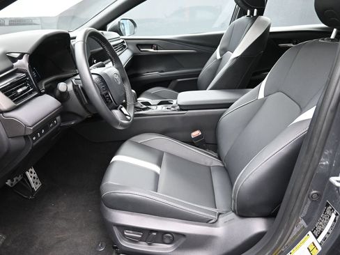 Used 2026 Toyota Camry SE FWD image 19
