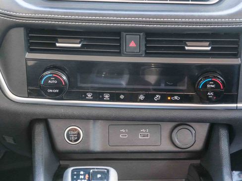 Used 2023 Nissan Rogue SV FWD image 16