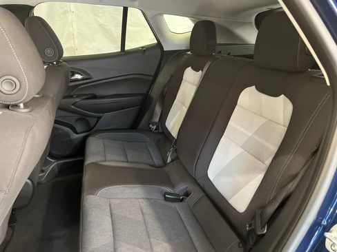 Used 2024 Chevrolet Trax LS w/ LS Convenience Package FWD image 30