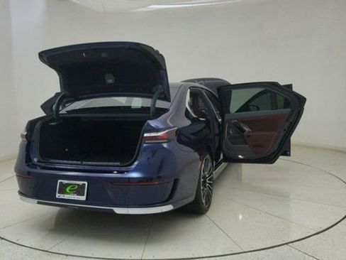 Used 2025 BMW i7 eDrive50 w/ Executive Package image 75