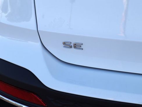 Used 2024 Volkswagen Taos SE image 14