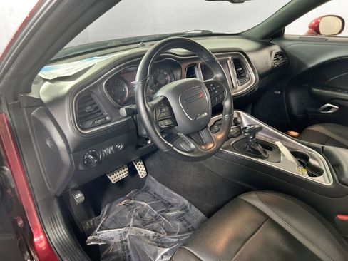 Used 2022 Dodge Challenger SXT w/ Plus Package image 9