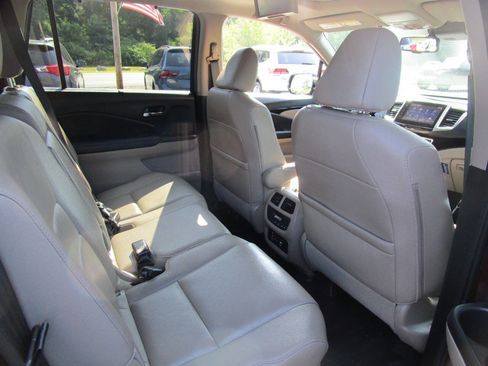 Used 2018 Honda Pilot Touring image 19