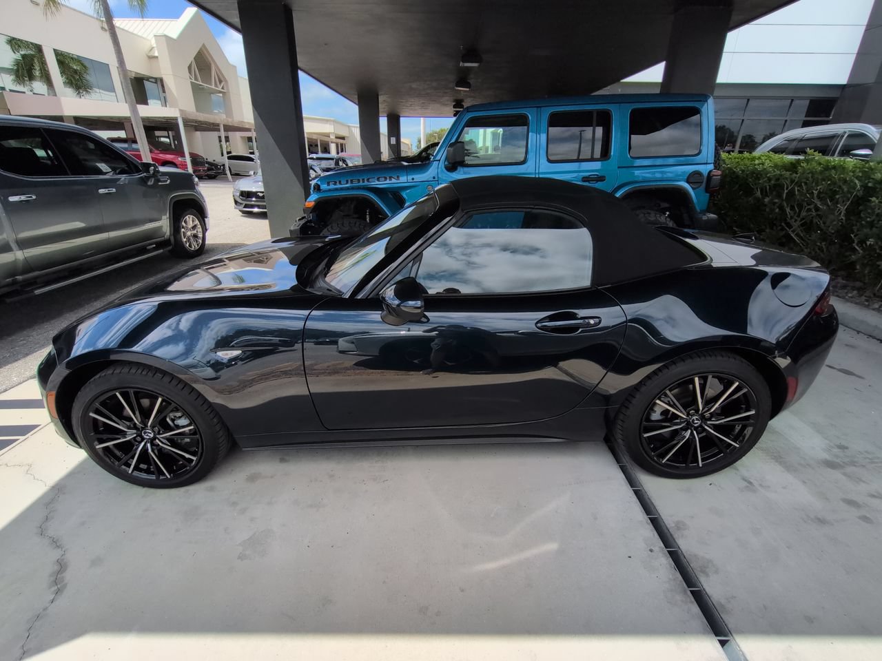 Used 2025 MAZDA MX-5 Miata Grand Touring w/ Weather Package RWD image 8