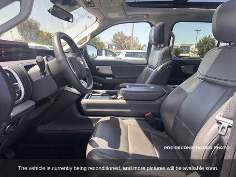 Used 2025 Ford Expedition Active image 11