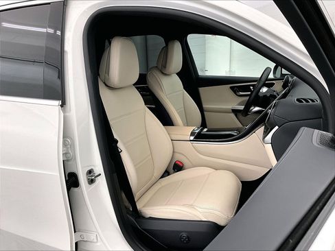 Used 2025 Mercedes-Benz GLC 350e 4MATIC image 6