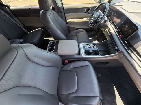 Certified 2025 Kia Carnival EX FWD image 12