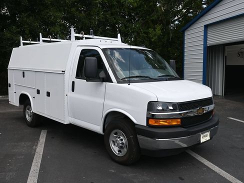 New 2025 Chevrolet Express 3500 w/ Power Convenience Package RWD image 7