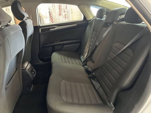 Used 2020 Ford Fusion SE FWD image 11