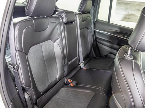 New 2026 Jeep Grand Cherokee Altitude image 39