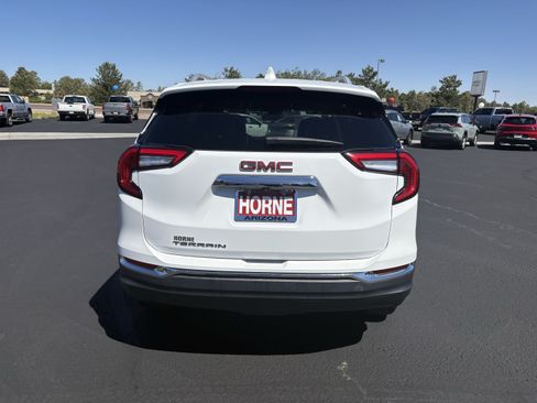 Used 2024 GMC Terrain SLT FWD image 9