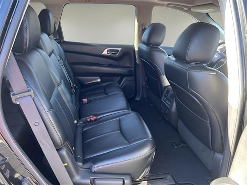 Used 2015 Nissan Pathfinder Platinum image 18