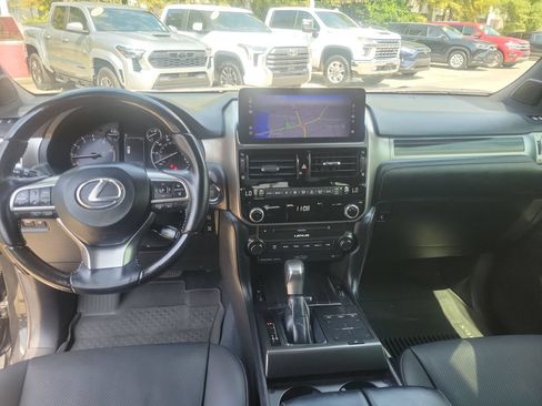 Used 2023 Lexus GX 460 Premium w/ Accessory Package AWD/4WD image 17