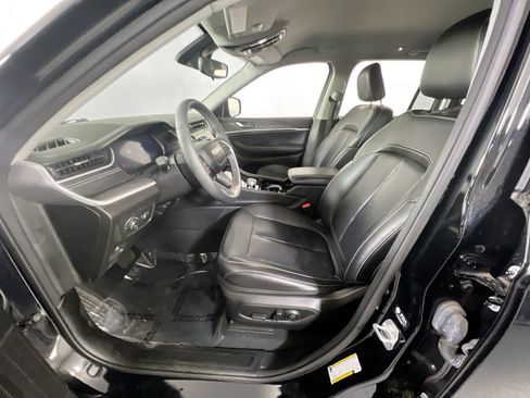 Used 2023 Jeep Grand Cherokee Limited AWD/4WD image 21