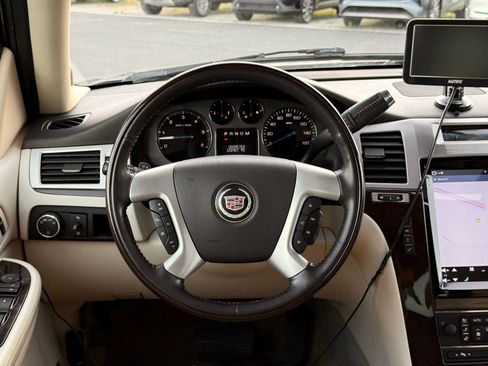 Used 2007 Cadillac Escalade AWD w/ Information Package image 34