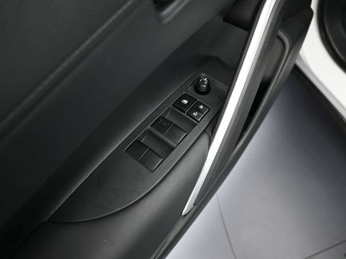 Used 2024 Toyota Corolla Cross LE FWD image 13