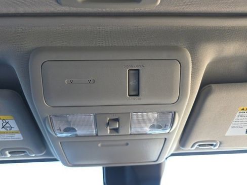 Used 2024 Nissan Frontier SL w/ Technology Package image 19