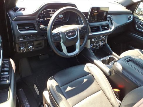 Used 2023 GMC Yukon XL SLT AWD/4WD image 18