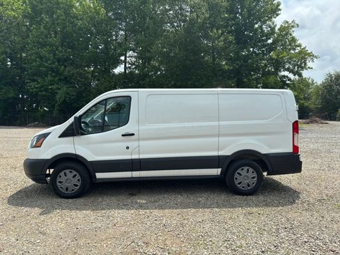 Used 2016 Ford Transit 150 130 Low Roof RWD image 2