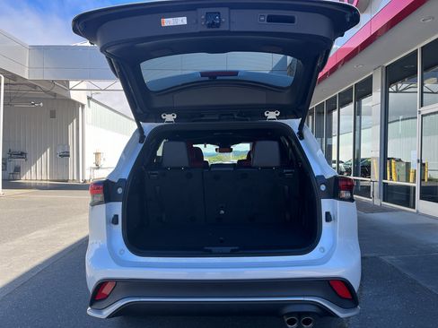 Used 2025 Toyota Highlander XSE AWD/4WD image 14