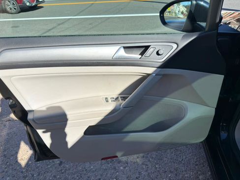 Used 2016 Volkswagen Golf SE image 13