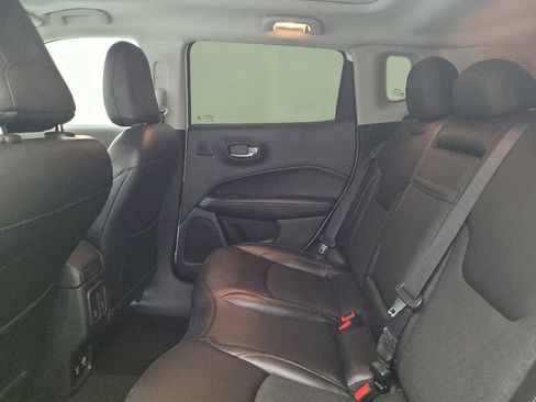Used 2019 Jeep Compass Latitude w/ Popular Equipment Group AWD/4WD image 18