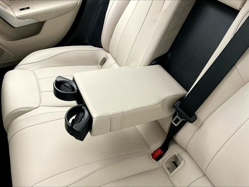 Used 2020 Mercedes-Benz A 220 4MATIC image 36