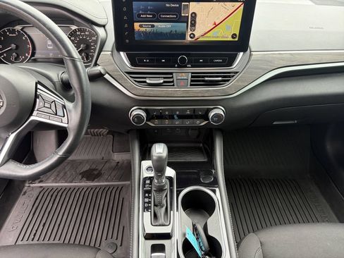 Used 2023 Nissan Altima 2.5 SV w/ SV Premium Package FWD image 10