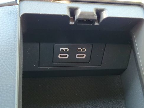 Used 2025 Toyota Prius Limited FWD image 34