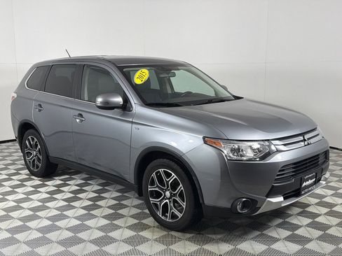 Used 2015 Mitsubishi Outlander GT image 3