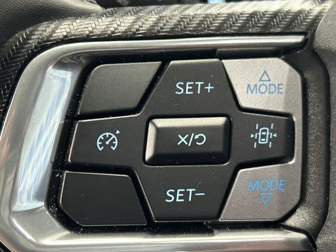 Used 2025 Ford Mustang Coupe image 18