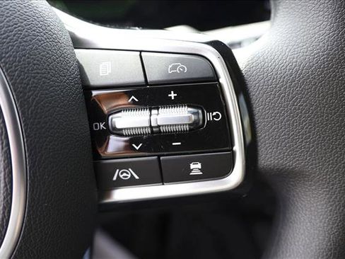 Used 2025 Kia Sorento LX FWD image 16