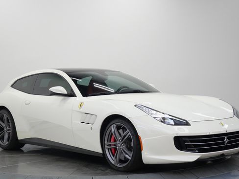 Used 2017 Ferrari GTC4Lusso AWD/4WD image 3
